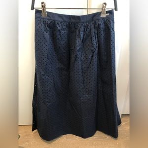 Tommy Hilfiger navy blue midi skirt with pockets and pretty detailing. Size 4.